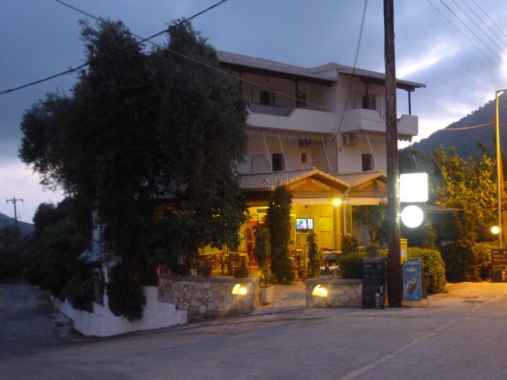 Lichnos Babis Taverna & Rooms Парга Екстериор снимка